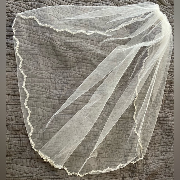 White Bridal Veil Beaded Scallop Edge Fingertip Pearls Clear Beads Wedding Comb - Picture 8 of 8